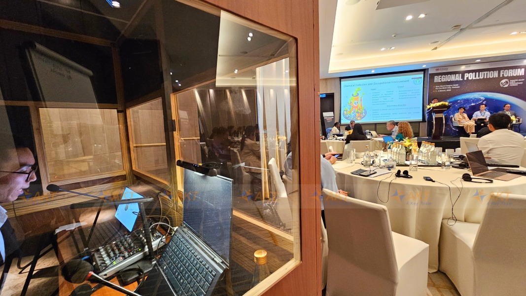 AKT interpreter at the Ho Chi Minh City International Forum