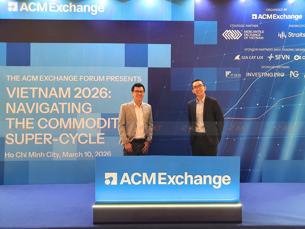 Đội ngũ phiên dịch viên by AKT phiên dịch tại diễn đàn ACM Đội ngũ phiên dịch viên by AKT phiên dịch tại diễn đàn ACM