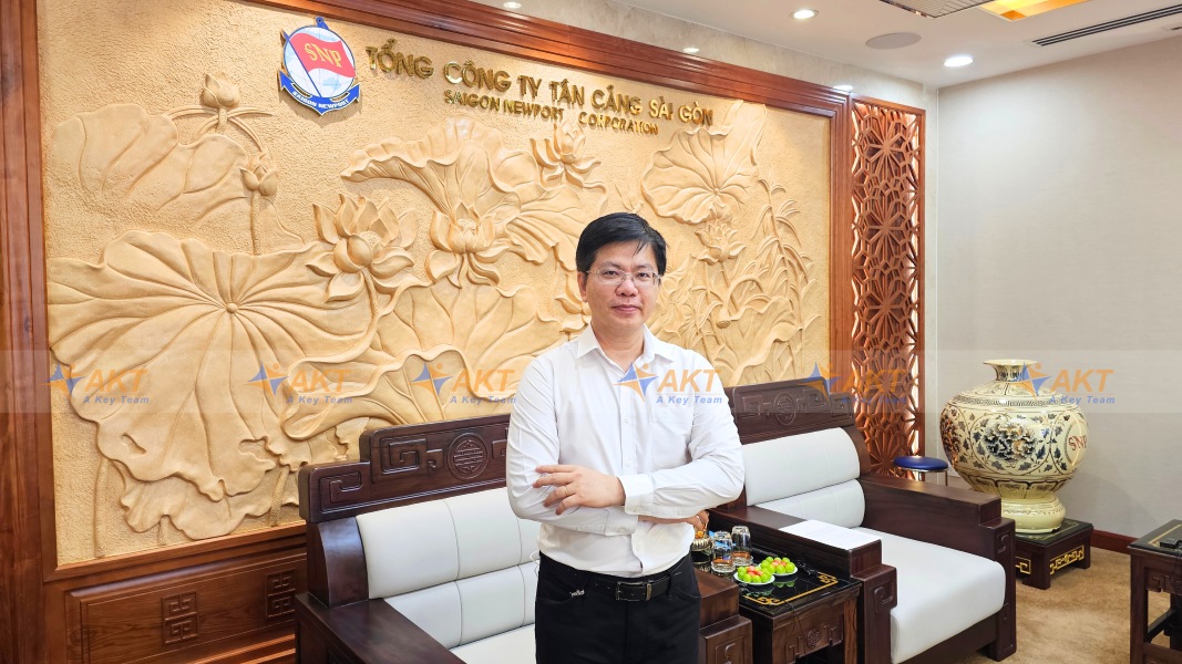 AKT worked with Tan Cang Saigon (SNP). This is how we convinced the client to switch from consecutive interpreting to simultaneous interpreting to optimize meeting efficiency.