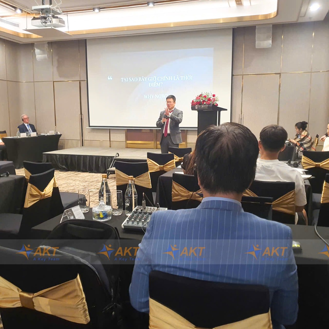 Interpreter AKT at the investment immigration estate management conference. Interpreter Khang Nguyen at the investment immigration estate management conference.  Interpreting the investment immigration estate management conference.