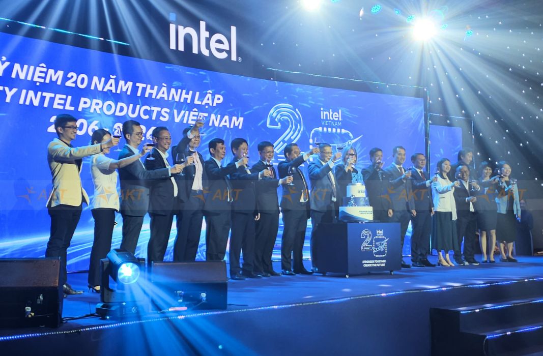 Interpreting at GEM Center for the 20th anniversary of Intel Products Vietnam Interpreting at GEM Center for the 20th anniversary of Intel Products Vietnam
