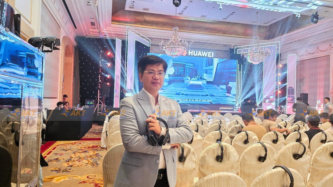 Phiên dịch Khang Nguyen tại sự kiện Huawei Fusionsolar Phiên dịch Khang Nguyen tại sự kiện Huawei Fusionsolar
