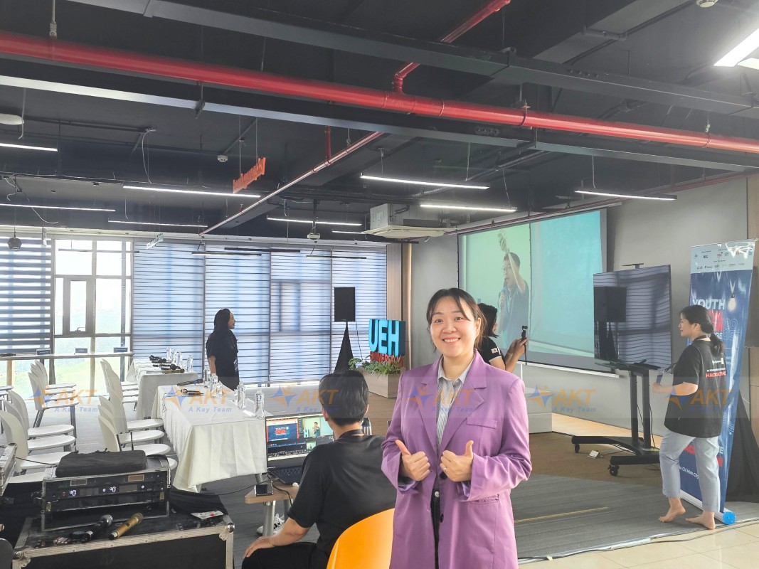 AKT sử dụng thiết bị phiên dịch di động chuyên nghiệp tại 20260125 UEH Pitching