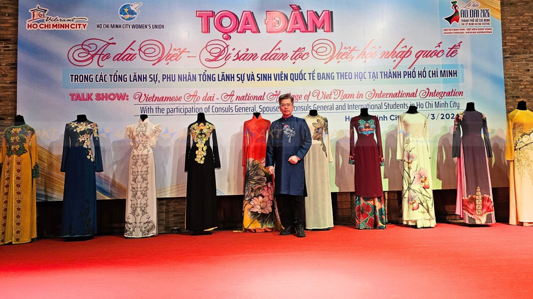 phiên dịch tọa đàm áo dài Việt phiên dịch tọa đàm áo dài Việt